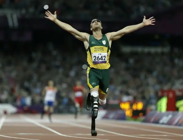 Oscar Pistorius podrá viajar fuera de su país