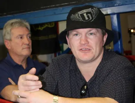 Ricky Hatton 'espía' al Canelo en entrenamiento