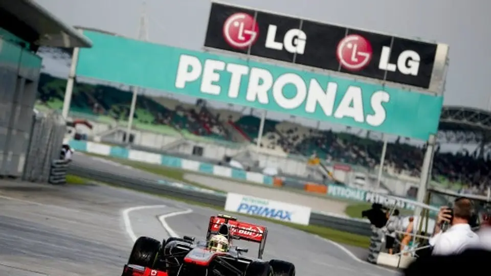 Checo consigue sus primeros puntos con McLaren
