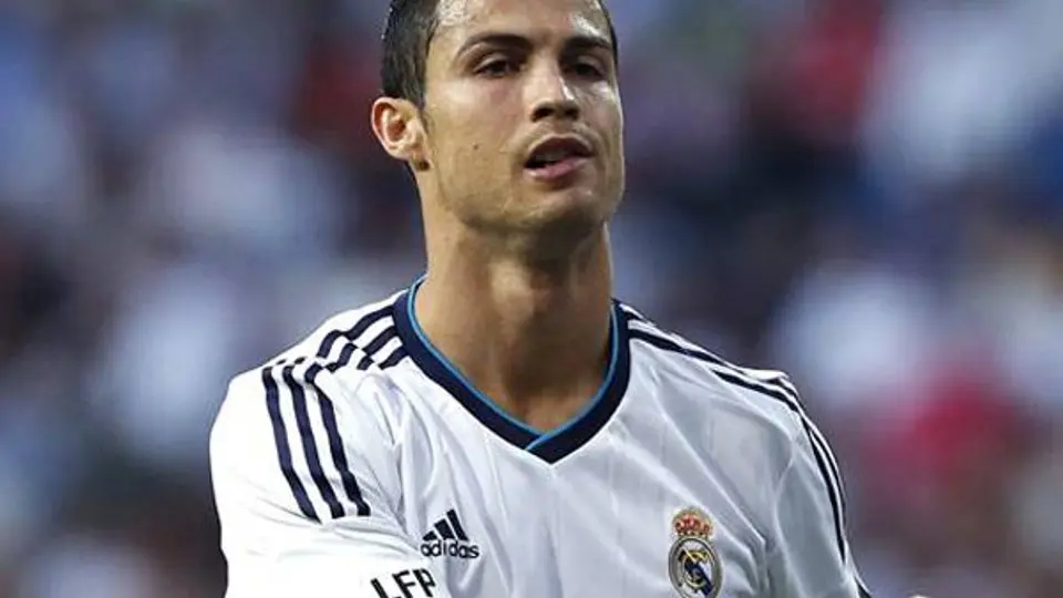 CR7 multado por conducir a exceso de velocidad
