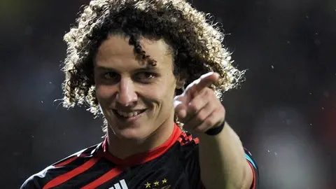 El brasileño David Luiz llega al Chelsea por 25 mde