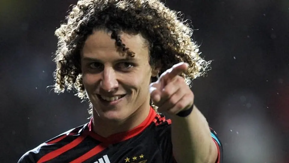 El brasileño David Luiz llega al Chelsea por 25 mde