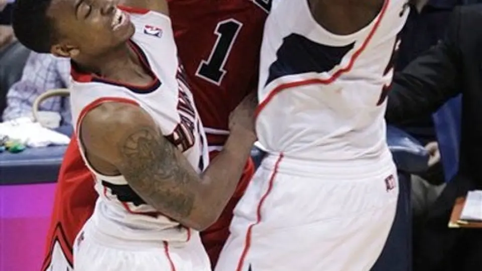 Los Hawks vencieron 100-88 a Chicago y empatan la serie