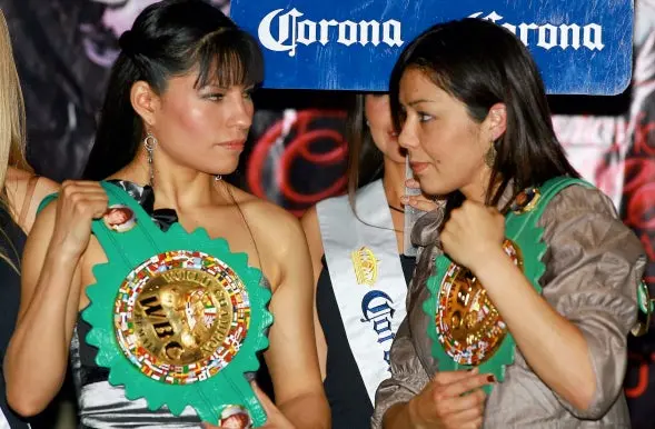 Desconocerían a Jackie y Ana por pelear título AMB