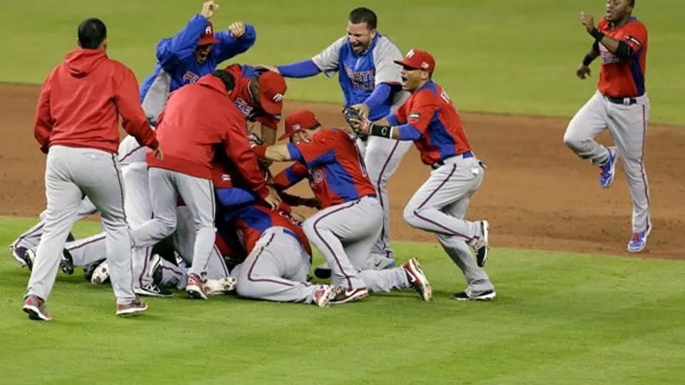 Puerto Rico elimina a Estados Unidos en el Clásico Mundial de Beisbol