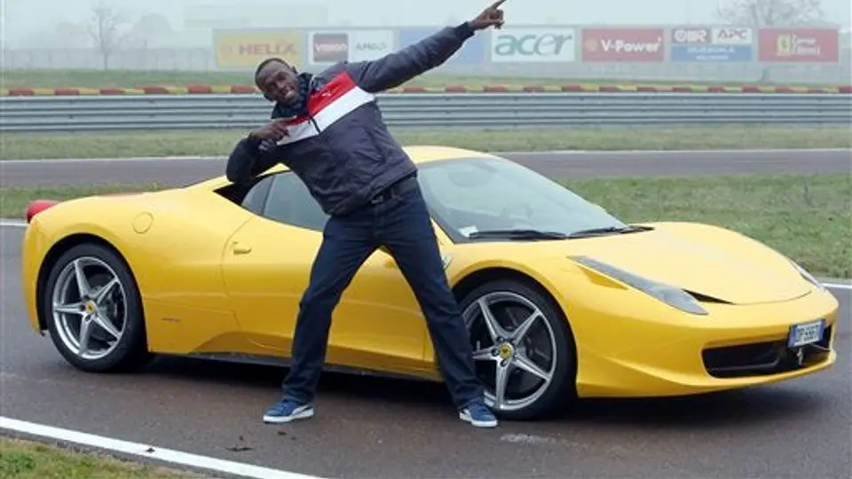 Usain Bolt prueba dos Ferraris en pista de la escudería