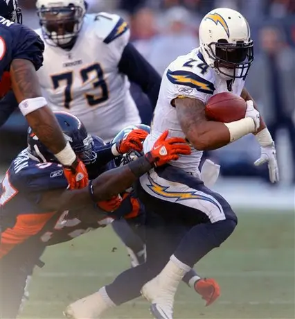 Matthews brilla con tres TD; San Diego derrota 33-28 a Denver