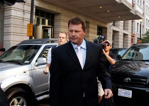 Agujas revelan ADN de Clemens y esteroides