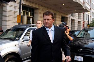 Agujas revelan ADN de Clemens y esteroides