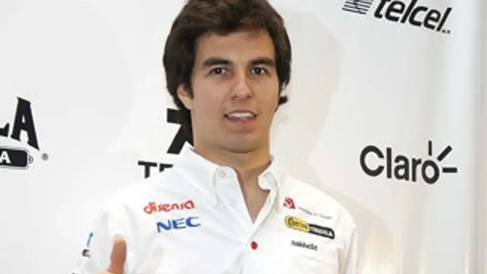 Checo convivió con sus fans vía twittcam