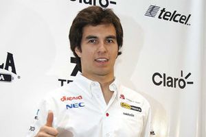 Checo convivió con sus fans vía twittcam