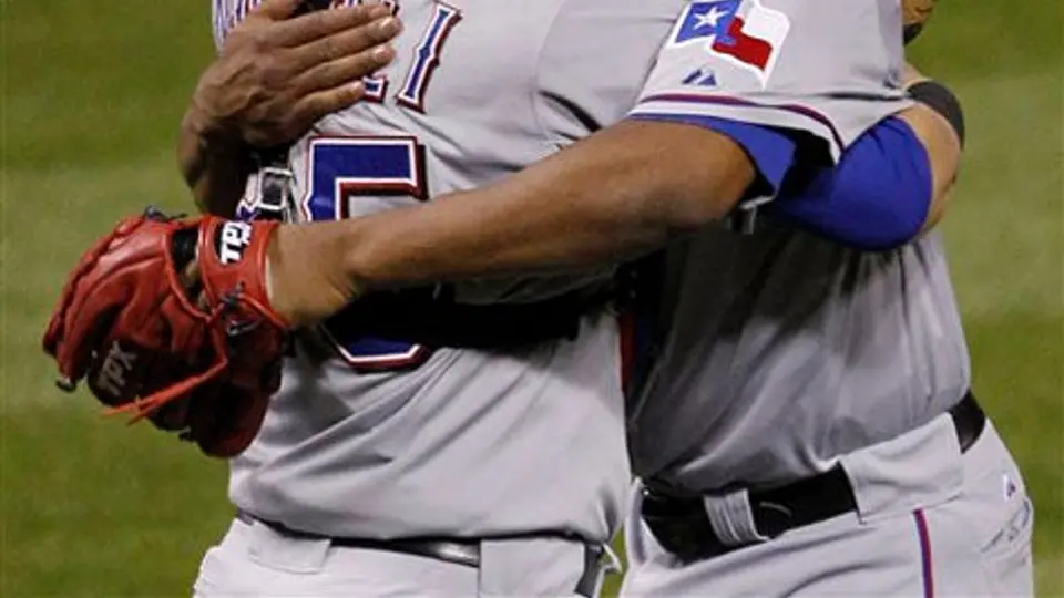Texas se recupera en la novena y vence 2-1 a Cardenales