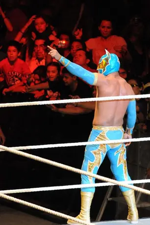 Sin Cara vence a Swagger