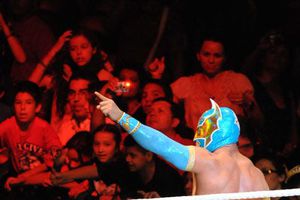 Sin Cara vence a Swagger