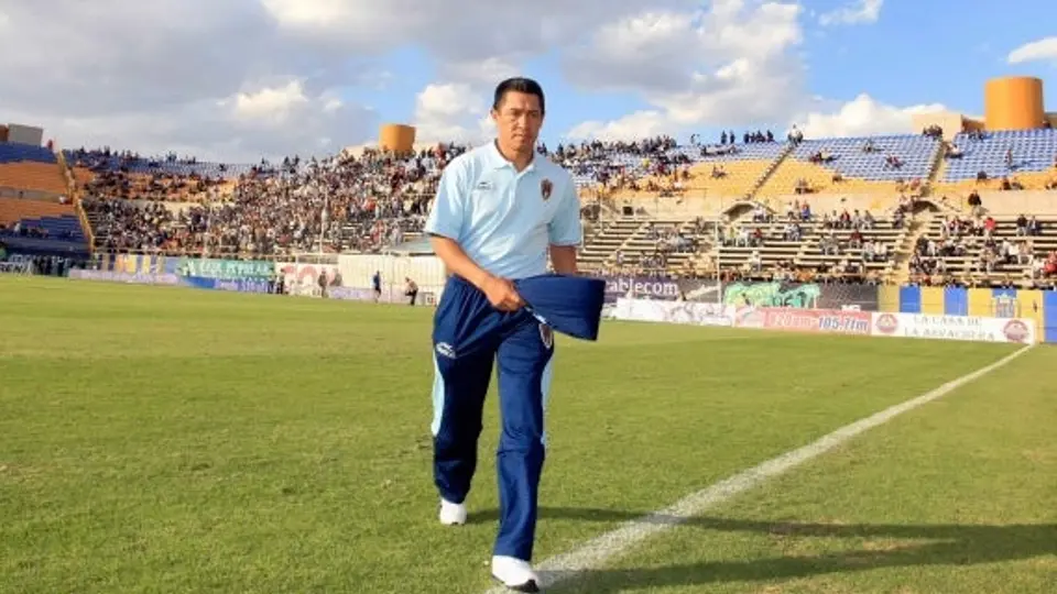 Ambriz promete limpiar honor potosino