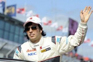 Checo Pérez partirá decimoquinto en Turquía