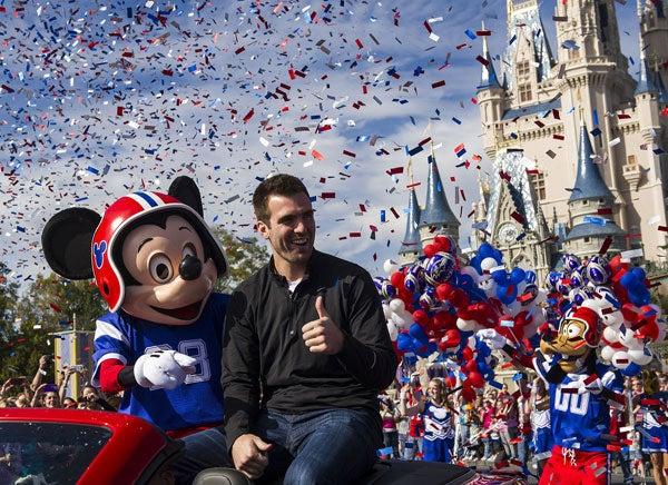 Flacco en su paseo por Disneylandia | AP