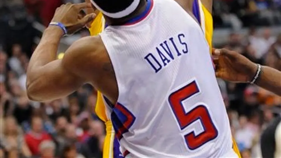 Gordon explota a la ofensiva; Clippers doblega 99-92 a Lakers