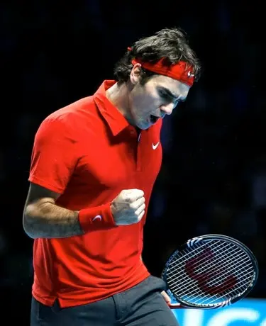 Federer derrota a Soderling y avanza a 'Semis' en Copa Masters