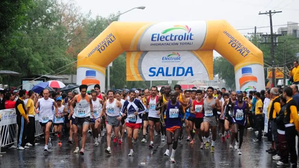 Dominan kenianos en el 10K de la Sección 50 de Maestros