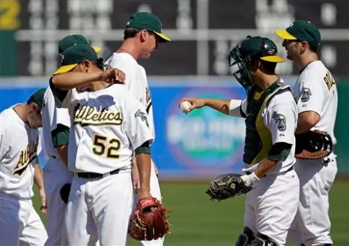 Oakland blanquea 7-0 a Kansas City