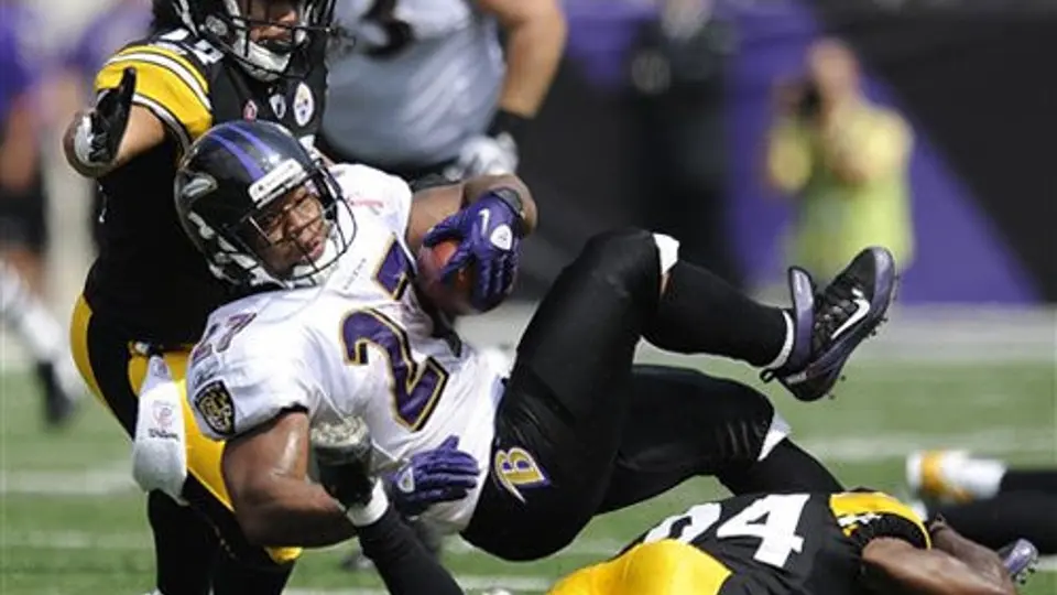 Baltimore aplasta 35-7 a Pittsburgh