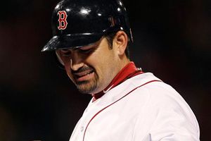 Adrián González y Alfredo Aceves cumplen, pero Boston es apaleado