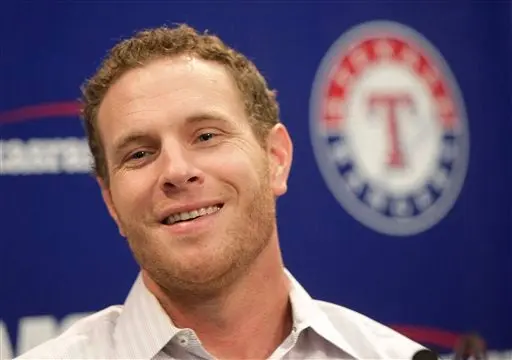 Hamilton pacta con Rangers por dos años