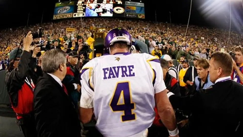 Favre espera ser titular ante Patriotas a pesar de fracturas