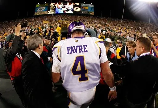 Favre espera ser titular ante Patriotas a pesar de fracturas