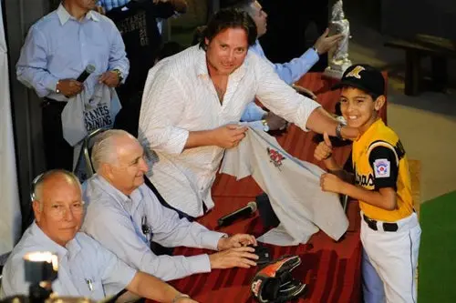 Convive Karim García con peloteritos de Ligas Pequeñas