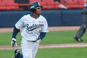 Ganan los Sultanes la serie a Saraperos con furia