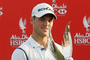 Kaymer gana en Abu Dhabi y pasa a Woods en el ranking