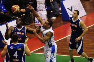 Jordan se molesta con la derrota de Fuerza Regia