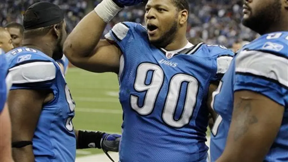Stafford regresa y lanza cuatro touchdowns, Detroit vence 37-25 a Washington