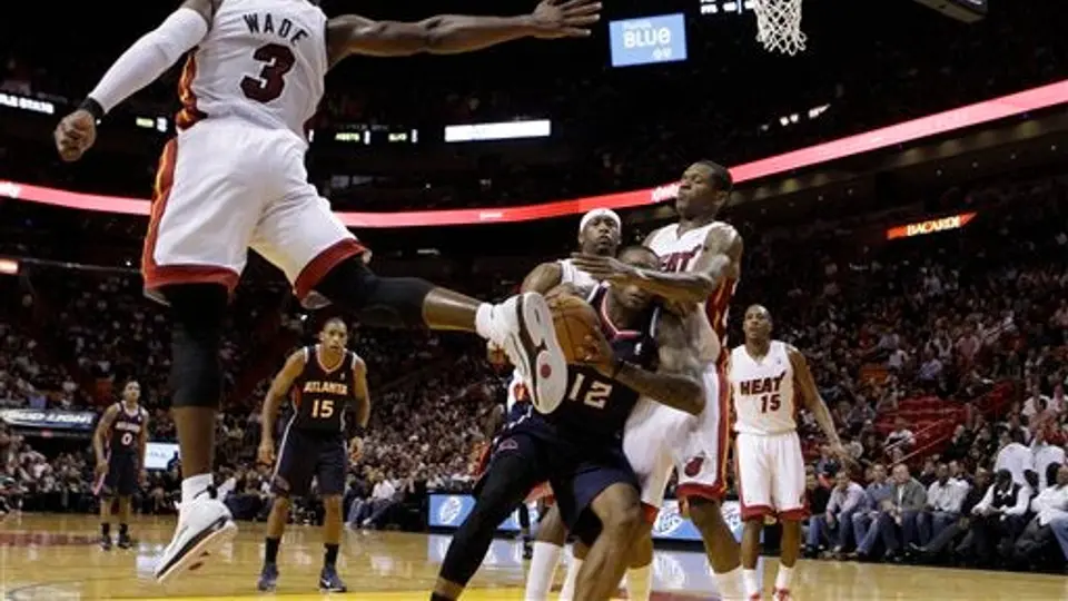 Bosh caza a Hawks; el Heat vence 89-77 a Atlanta
