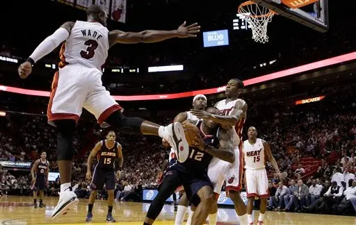 Bosh caza a Hawks; el Heat vence 89-77 a Atlanta