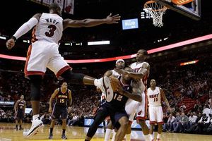 Bosh caza a Hawks; el Heat vence 89-77 a Atlanta