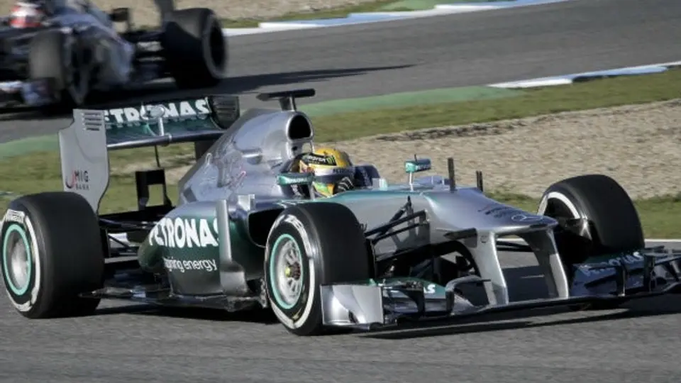 Hamilton se accidenta en entrenamientos