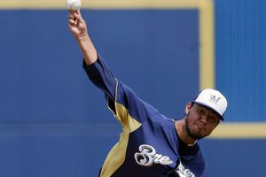 Yovani Gallardo abrirá juego inaugural con Milwaukee