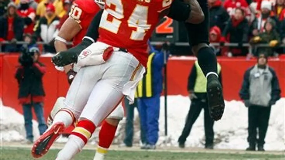 Baltimore da cátedra defensiva; Cuervos masacran 30-7 a Jefes