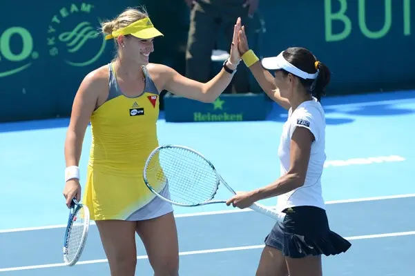 Babos y Date-Krumm, campeonas en dobles de Monterrey