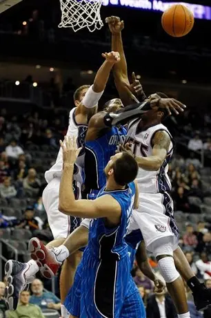 Howard se apunta doble-doble; Magic doblega 104-88 a Nets