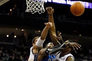 Howard se apunta doble-doble; Magic doblega 104-88 a Nets