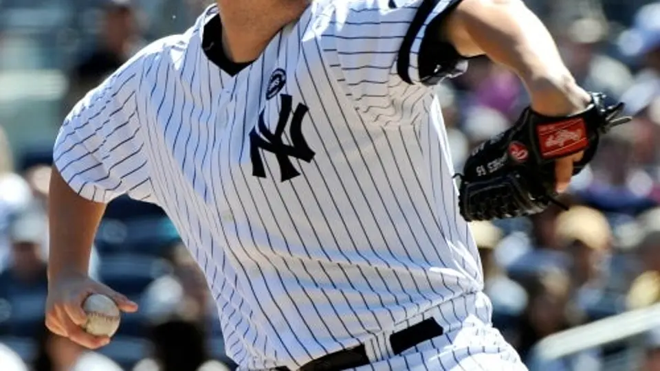 Hughes, Chamberlain y Logan firman acuerdo con Yanquis