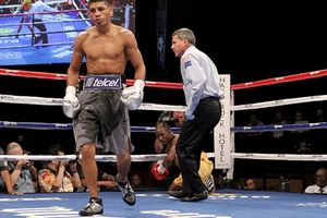 Mares reconoce errores del réferi y acepta revancha ante Agbeko