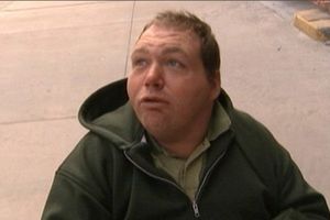 Finge ser discapacitado y gana 100 mil dólares al año