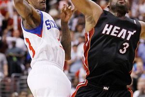 Los 76ers siguen vivos; derrotan 86-82 al Heat