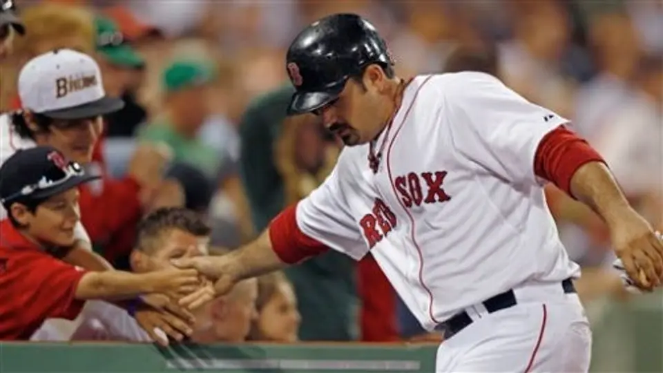 González sigue en plan grande y Boston derrota 14-5 a San Diego