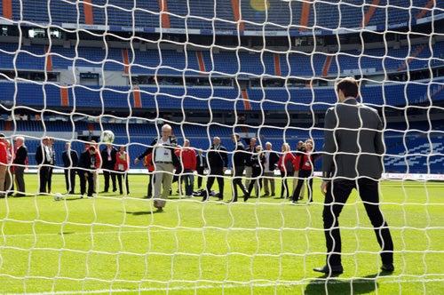 El presidente del Madrid, Florentino Pérez, Iker Casillas y Butrageño los recibieron | EFE